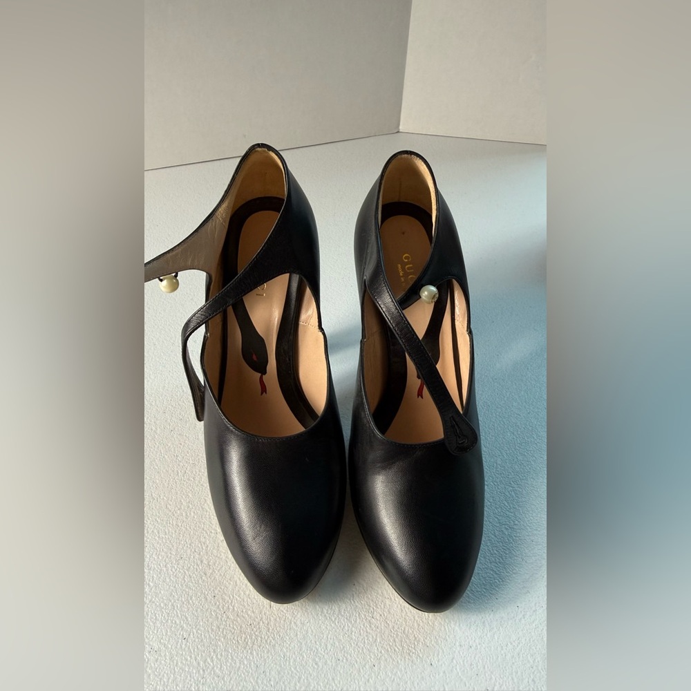 Gucci Elegant Black Leather T-Strap Heels – Classic & Timeless - Picture 4 of 4